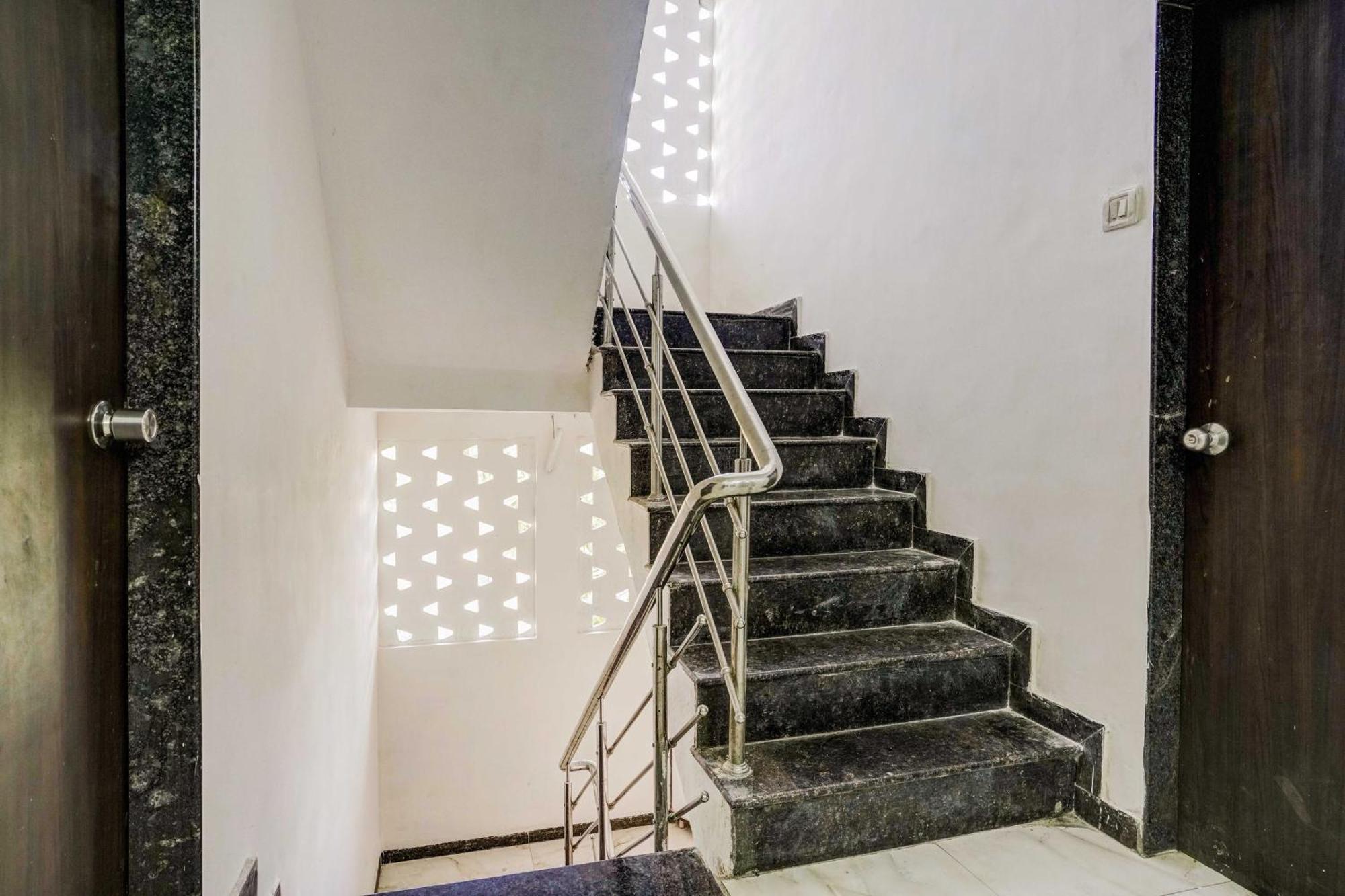 Super Hotel O Nashik Near Vijay Mamta Theatre Formerly Sahara Inn Kültér fotó